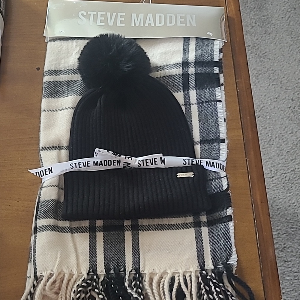 Steve Madden Cozy Hat & Scarf Set